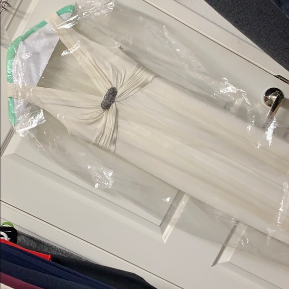 BCBGMaxazaria Gown Ivory. Xs - Picture 2 of 4